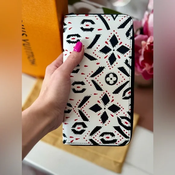 Louis Vuitton Limited Edition Zippy Wallet - Picture 12 of 12